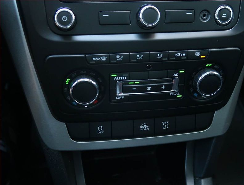 Škoda Yeti (2011) Elegance 2.0 TDI, 4X4 - fotka 17 z 23