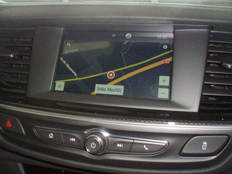 Opel Insignia Elegance Sports Tourer F 2.0 D - fotka 14 z 21