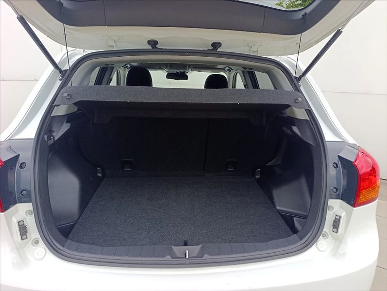 Mitsubishi ASX 1,6 DI-D 4x4 Kamera Navigace - fotka 9 z 37