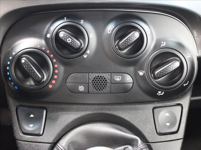 Fiat 500 0,9 TwinAir Sport 1.majitel TO - fotka 23 z 33