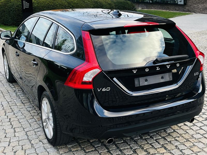 Volvo V60 2.4D5 MANUÁL VÝHŘEV SERVISKA - fotka 18 z 44