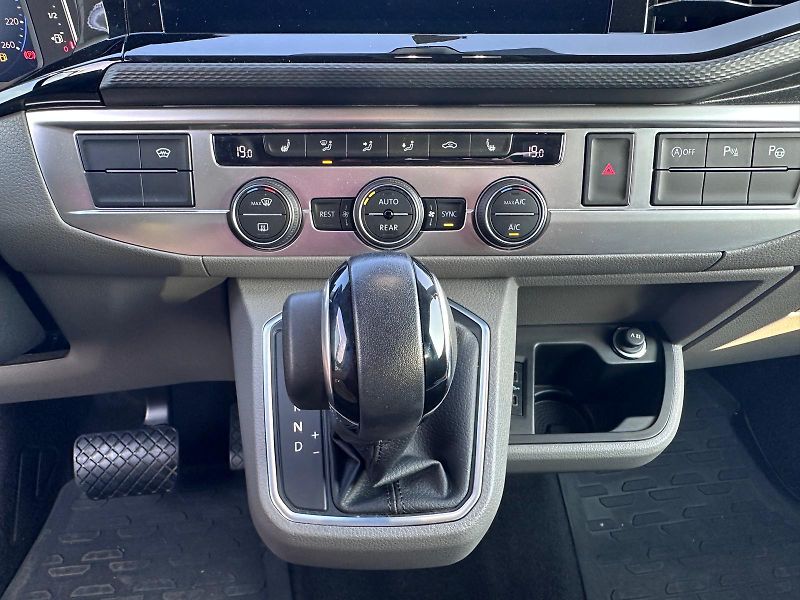 Volkswagen Caravelle 2.0 TDI DSG 110kW - fotka 14 z 17