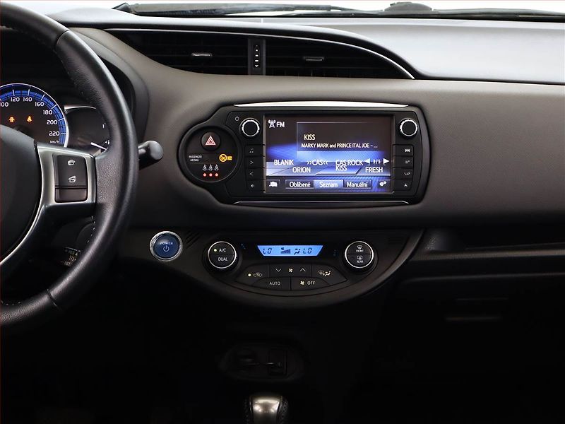 Toyota Yaris (2015) 1.5 Hybrid, Automat, Navi - fotka 10 z 17