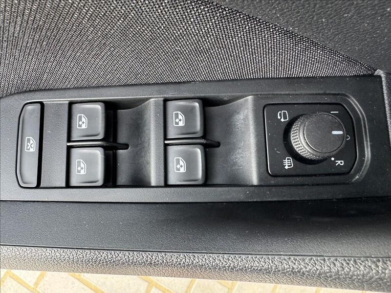 Škoda Scala 1,0 TSI STYLE DPH 1.maj. ČR - fotka 23 z 50