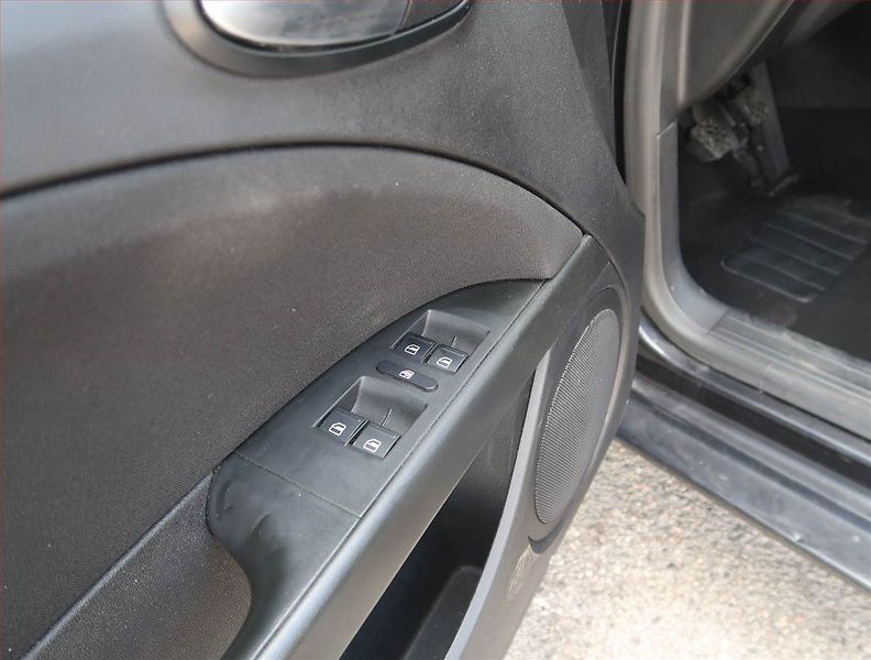 Seat Leon (2010) 2.0 TDI FR, Tempomat - fotka 16 z 16