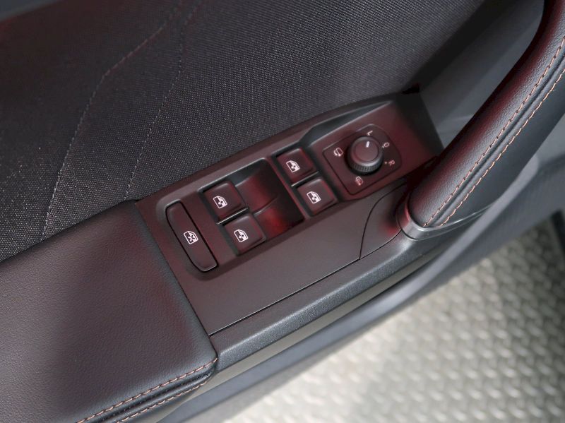 Cupra Leon (2025) 1.5eTSI 110KW DSG - fotka 38 z 41
