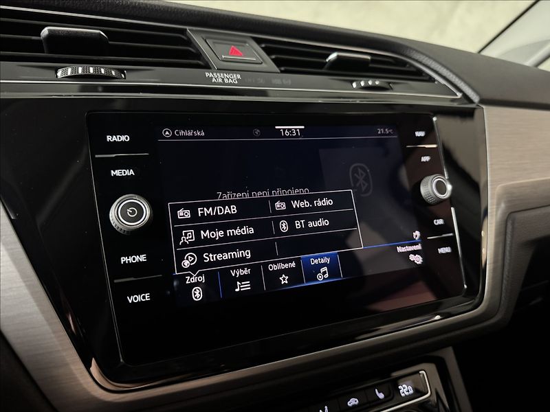 Volkswagen Touran 2,0 TDi  DSG Comfortline Tažné - fotka 32 z 43
