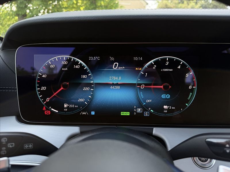 Mercedes-Benz Třídy E 300de 4Matic - fotka 16 z 34