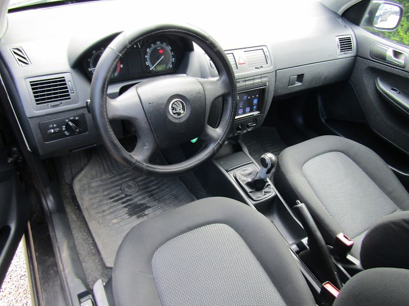 Škoda Fabia (2008) 1.2 47kW BEZ KOROZE - fotka 13 z 32