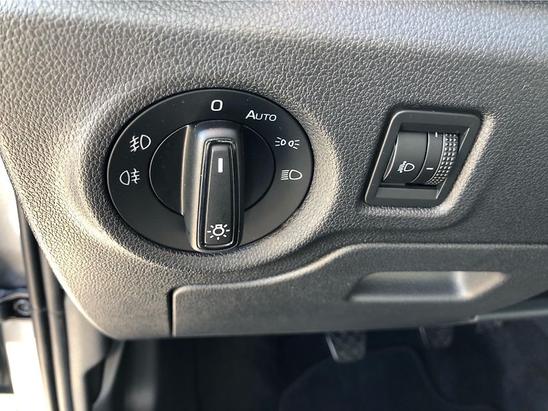 Škoda Fabia 1.0 MPi SELECTION - fotka 16 z 29