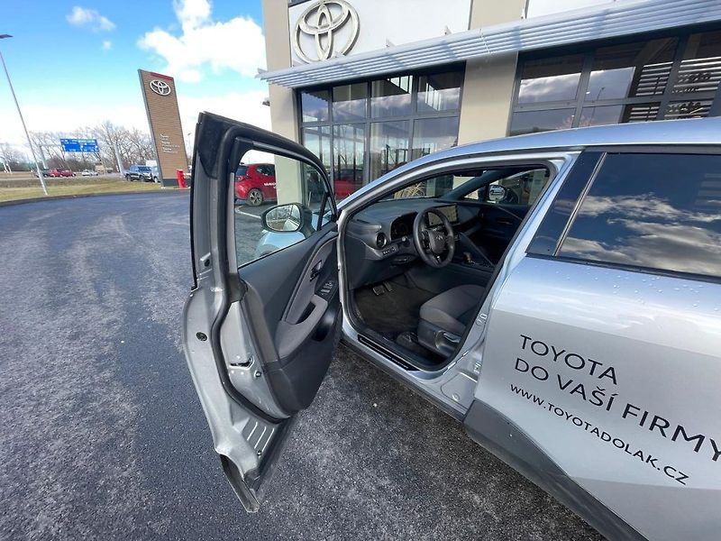 Toyota C-HR 2.0 Plug-In Hybrid Style - fotka 4 z 28