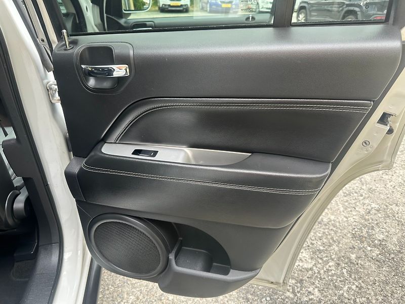 Jeep Compass (2014) 2.2CRDi NAVI/VÝHŘEV/1 MAJ - fotka 19 z 32