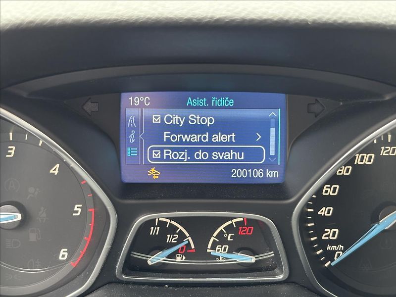 Ford Focus 2,0 TDCI 140k Titanium - fotka 24 z 36