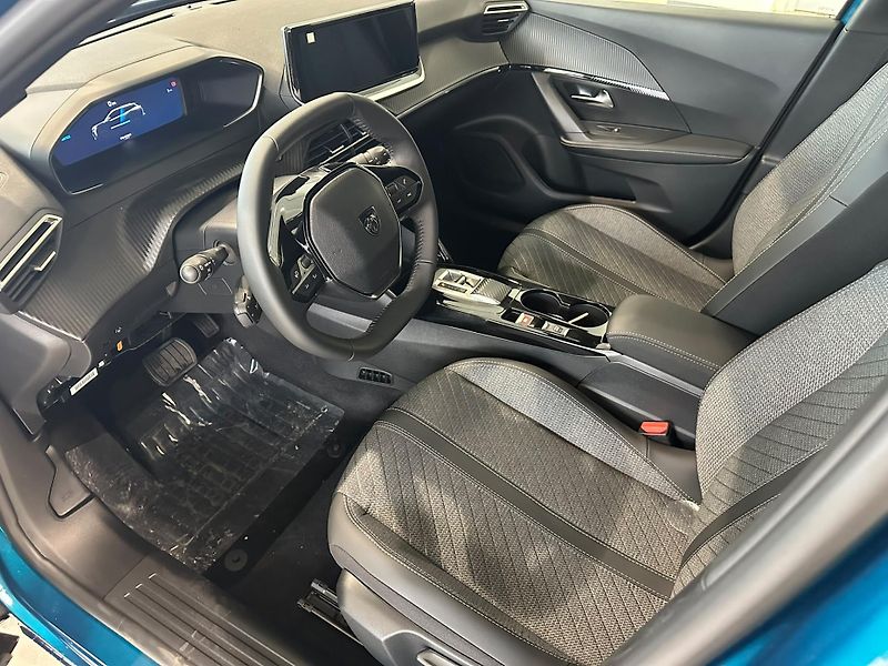 Peugeot 2008 (2026) ALLURE Elektromotor 115 kW  - fotka 9 z 20