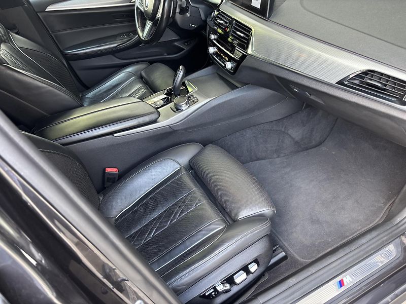 BMW Řada 5 (2017) 540iX Drive, 250kW, ČR, DPH - fotka 11 z 18