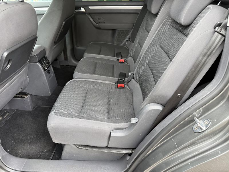 Volkswagen Touran - fotka 14 z 22