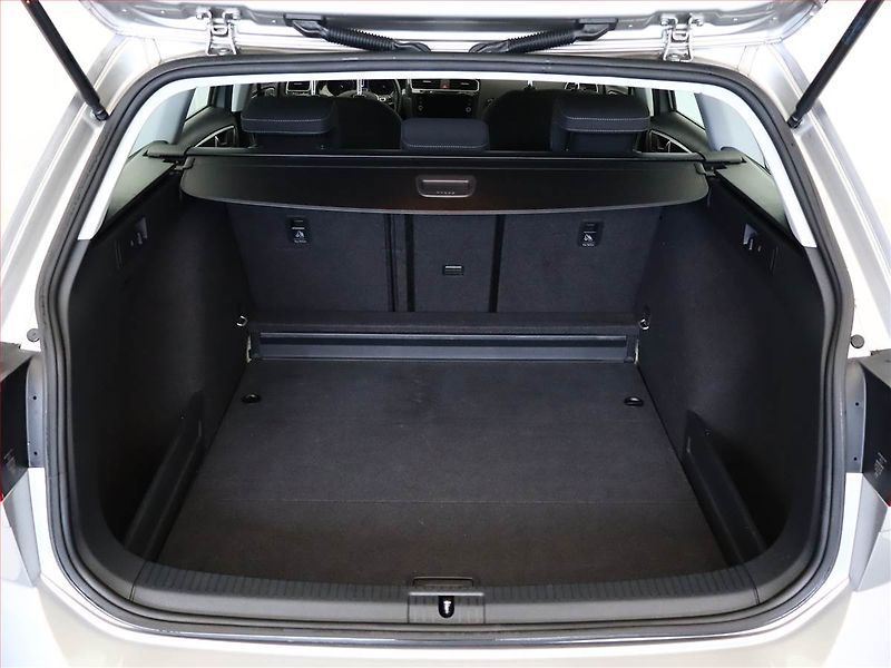 Volkswagen Golf (2018) 1.0 TSI, Tempomat - fotka 11 z 17