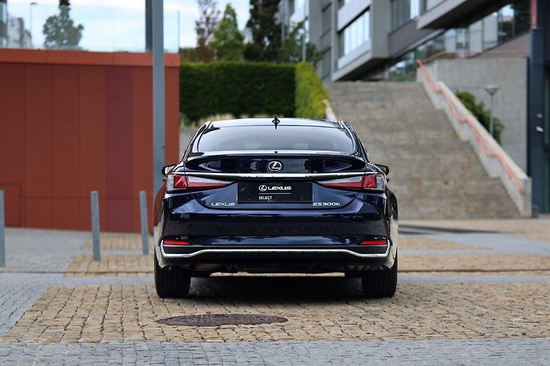 Lexus ES 300h 300H HEV BUSINESS EDITION - fotka 23 z 24