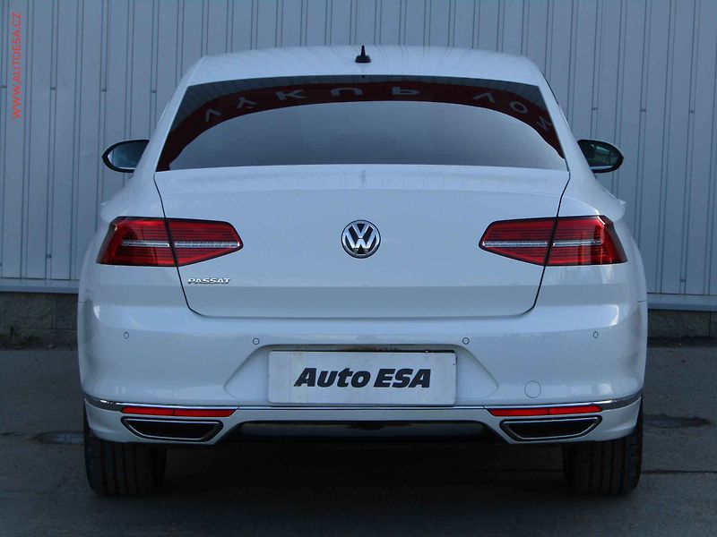 Volkswagen Passat (2018) 2.0TDi, 2.maj,ČR, R-Line, DSG - fotka 5 z 20