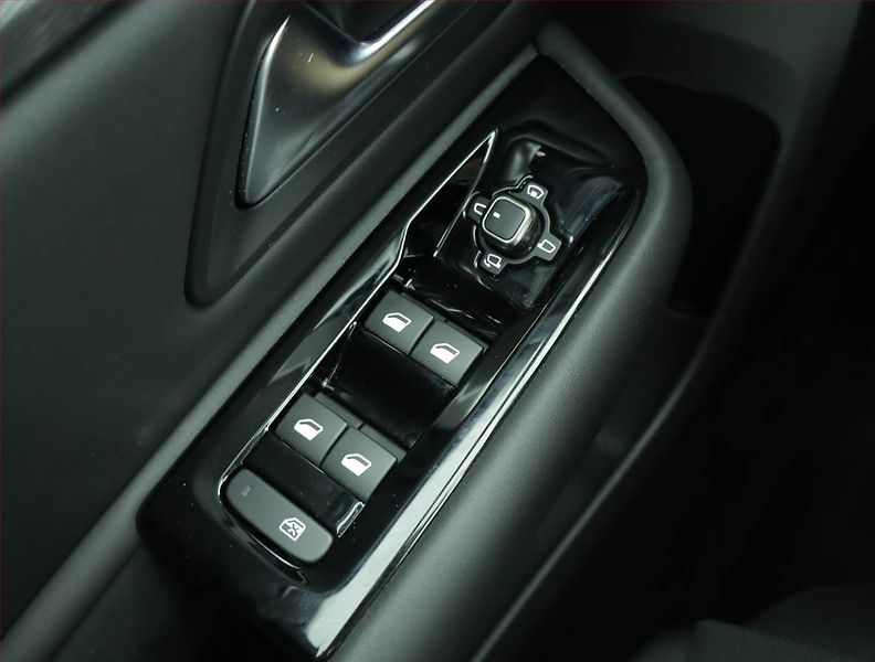 Citroën C5 X (2022) 1.2 PureTech - fotka 16 z 16