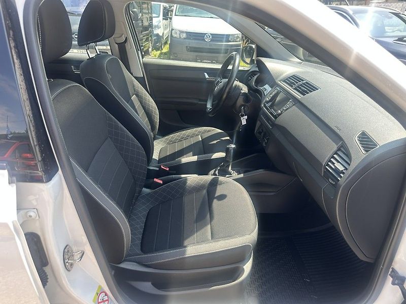 Škoda Fabia 1.0 TSI 70kW Ambition Combi - fotka 22 z 23