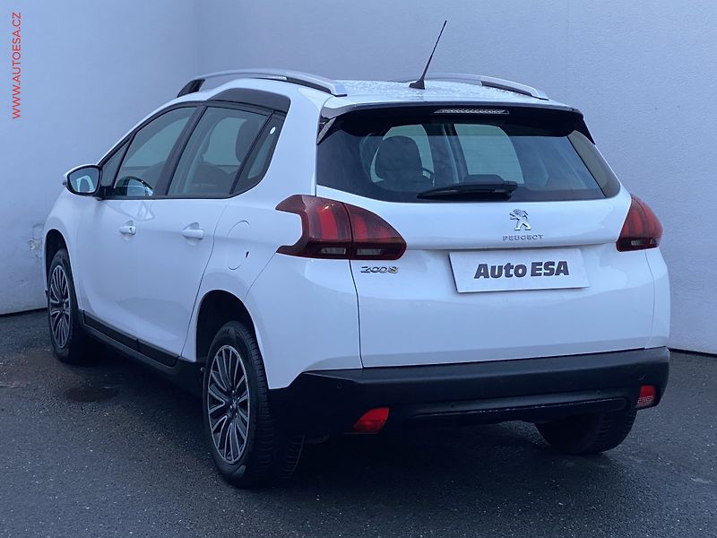 Peugeot 2008 (2019) 1.2 PT, 2.maj,ČR, AC, temp - fotka 6 z 15