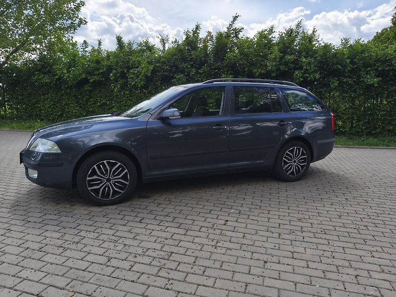 Škoda Octavia 2.0 FSI kombi Elegance LPG - fotka 3 z 29