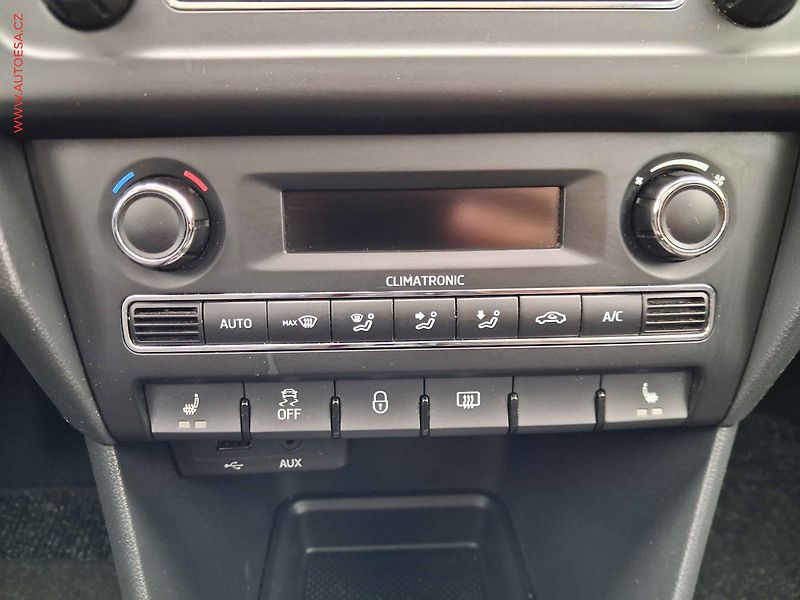 Škoda Rapid (2015) 1.2 TSi, Sport, xenon, panor - fotka 13 z 17