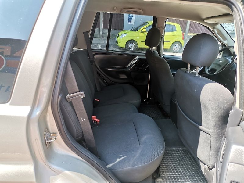 Jeep Grand Cherokee (2004) 4.0i R6 140kw 4x4 Tažné - fotka 17 z 26