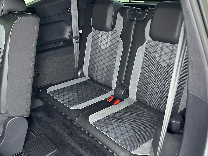 Volkswagen Tiguan R-Line 4MOT - fotka 27 z 30