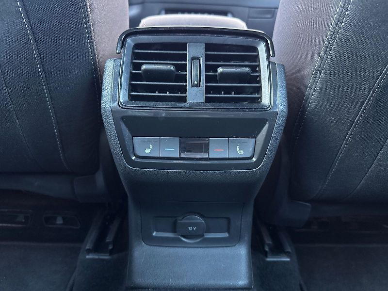 Škoda Karoq (2022) 2.0 TDI 4x4 DSG Sportline - fotka 28 z 33