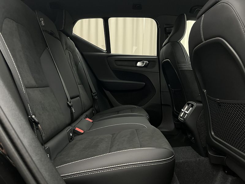Volvo XC40 (2026) B3 BLACK EDITION PLUS AUT - fotka 25 z 43