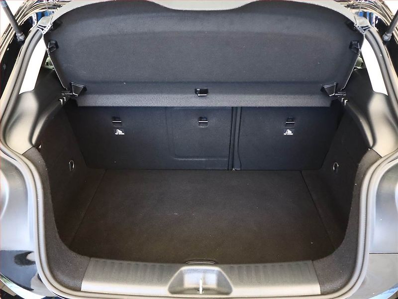 Mercedes-Benz Třídy A (2016) A 180 d, Automat, Kůže - fotka 11 z 16