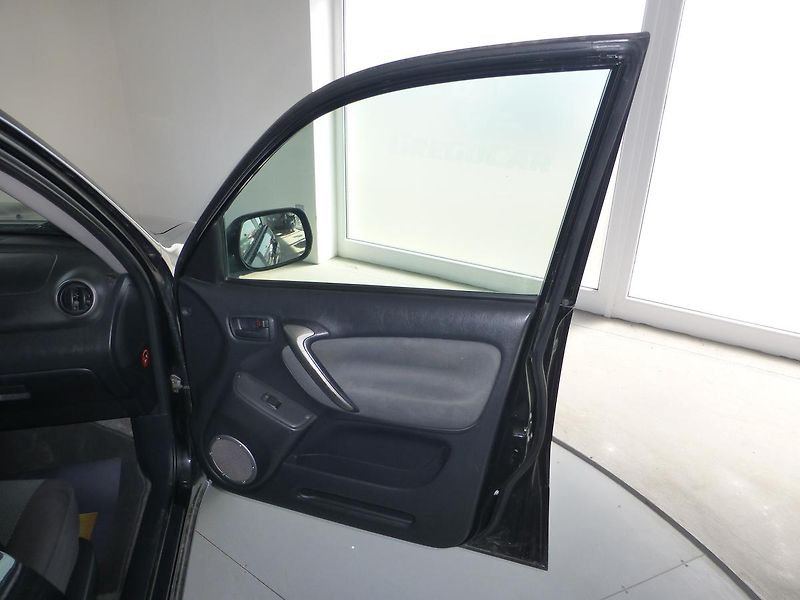 Toyota RAV4 (2004) 2,0D*DIGI**ALU**PARK.S***4X4 - fotka 17 z 24