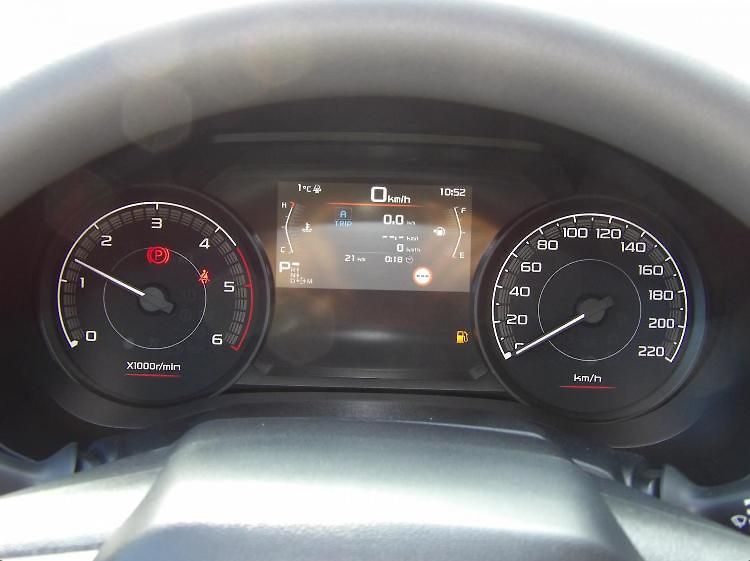 Isuzu D-Max (2026) LS 2.2L 163K 4x4 8st. A/T - fotka 11 z 28
