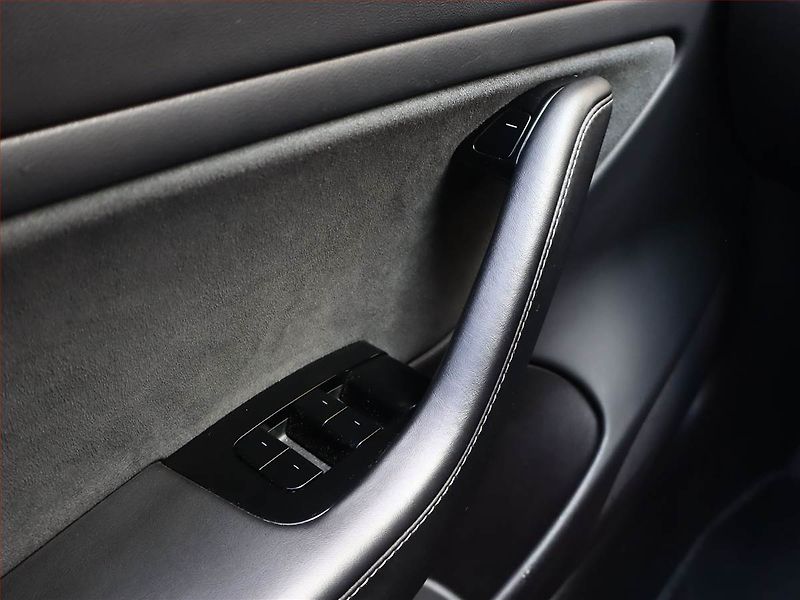 Tesla Model 3 (2019) Long Range 4WD 78kWh, SoH 83% - fotka 16 z 20