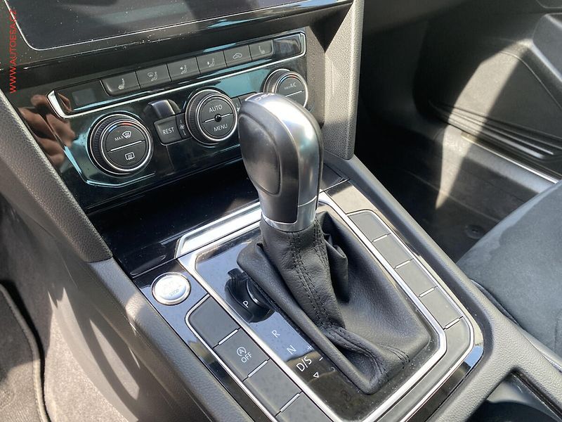 Volkswagen Passat (2019) 2.0 TDi, Highline, DSG, +ALU - fotka 17 z 20