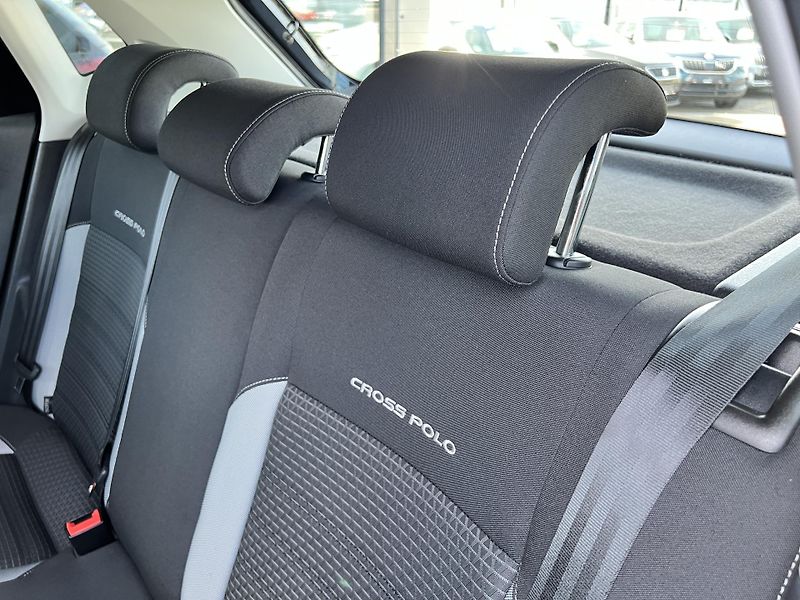 Volkswagen Polo Cross 1.0MPi 55kw TEMPOMAT ALU - fotka 28 z 49