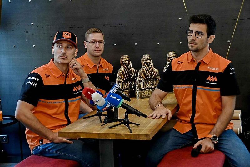 Martin Macík v posádce s Františkem Tomáškem a Davidem Švandou to dokázal. Navázal na legendárního Karla Lopraise a po třiadvaceti letech je dalším českým vítězem Rallye Dakar.