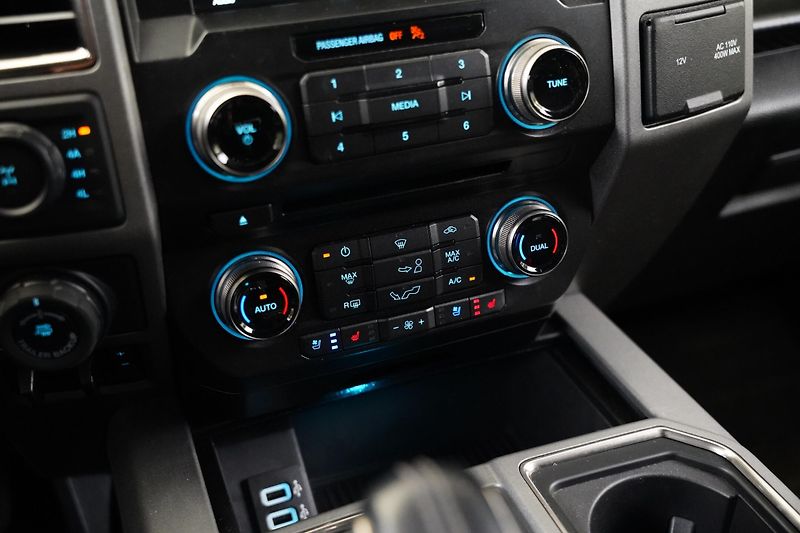 Ford F-150 - fotka 22 z 28