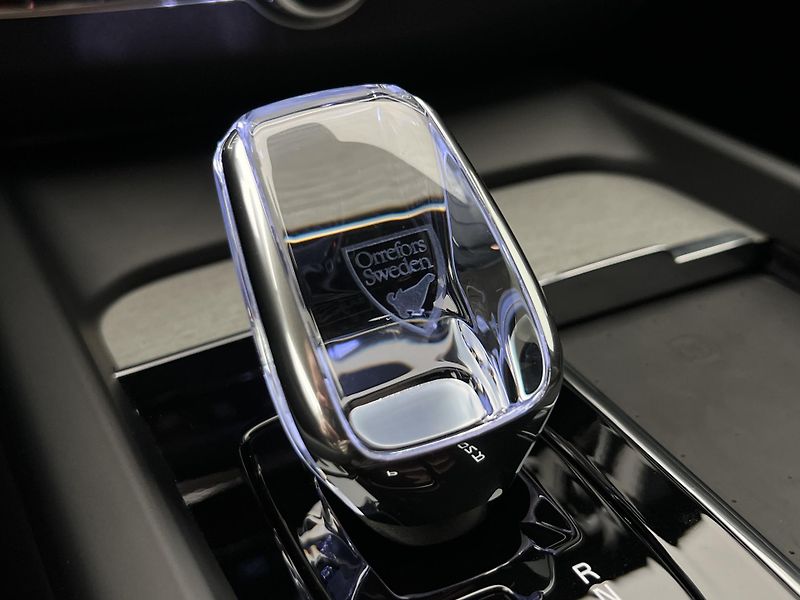 Volvo XC60 B5 AWD PLUS DARK AUT 1.maj. - fotka 17 z 42