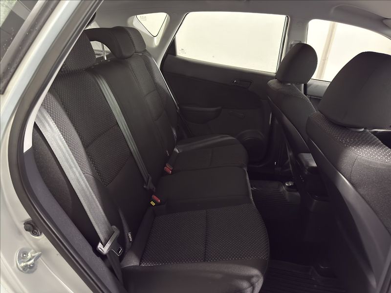 Hyundai i30 1,4   CVVT 95.000KM KLIMA - fotka 18 z 25
