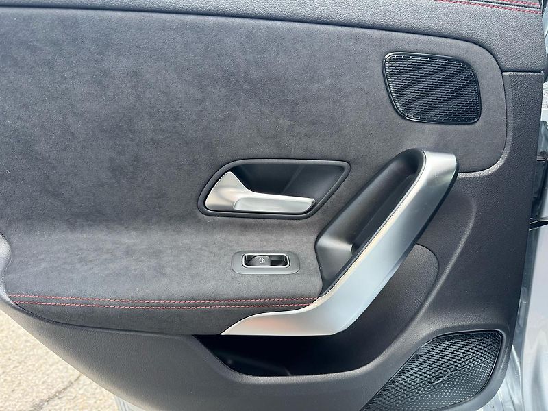 Mercedes-Benz CLA 200 Shooting Brake AKCE - fotka 25 z 32