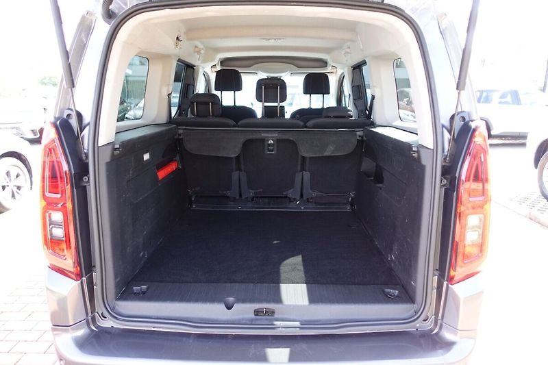 Toyota ProAce City Verso 1,5D-4D M/T Family Long - fotka 14 z 28