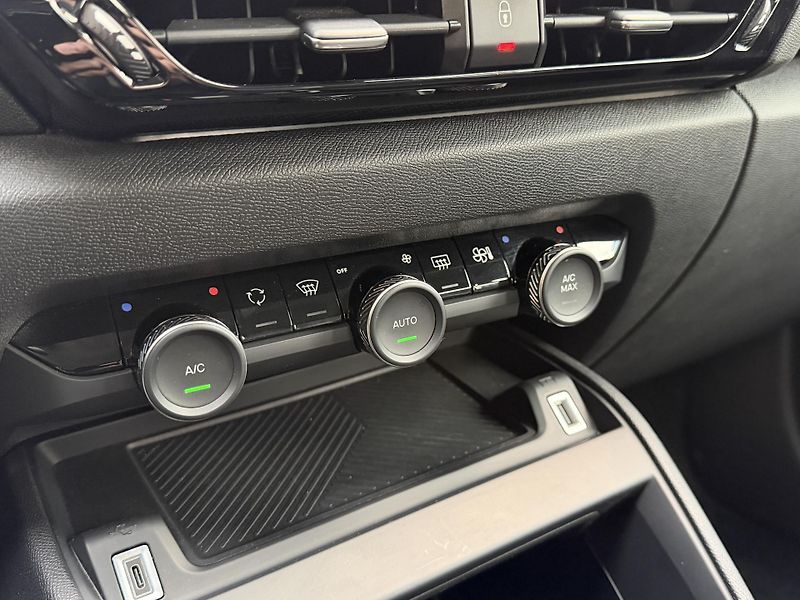 Citroën C4 (2025) PLUS PureTech 130k EAT8 - fotka 18 z 37