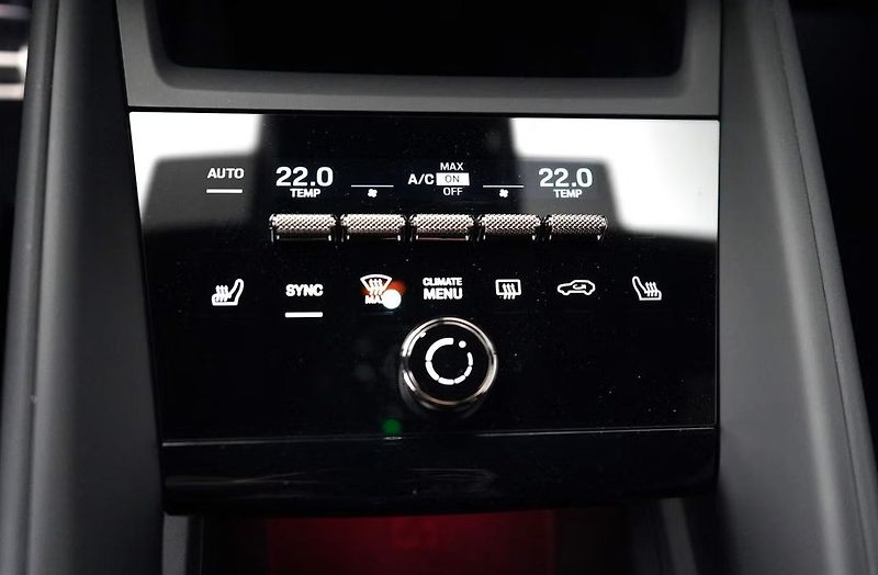 Porsche Macan Turbo GTS Matrix Kamera HuD - fotka 13 z 22