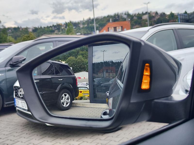 Škoda Superb 2.0 TDI/110kW Style DSG - fotka 16 z 35