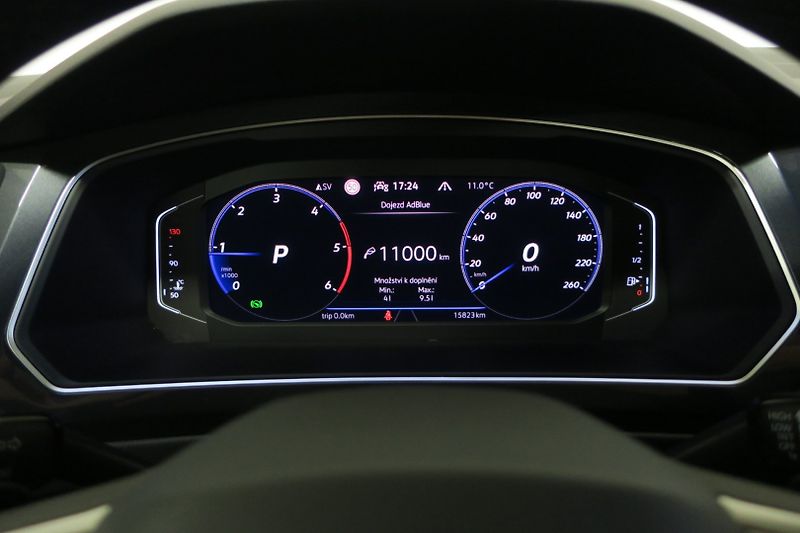 Volkswagen Tiguan (2022) R-line 2,0TDI 147 KW 4M DSG - fotka 16 z 49