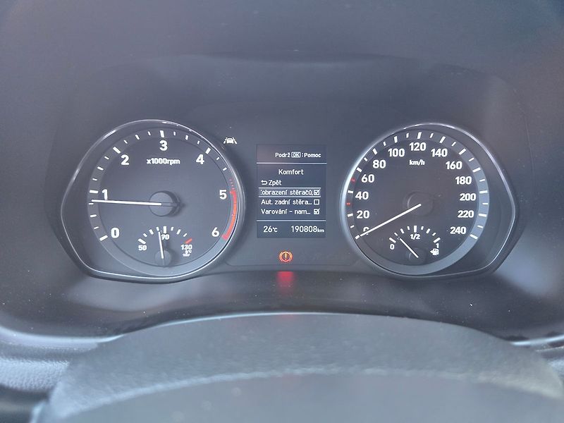 Hyundai i30 1.6CRDi COMFORT LED KAMERA NAV - fotka 17 z 39
