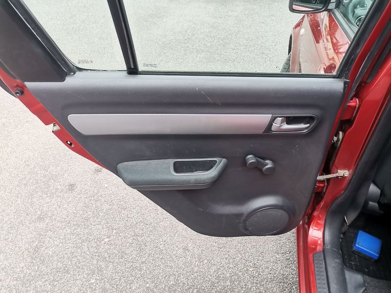 Suzuki Swift (2008) 1.3i 67kw Nové v ČR 1majiltel! - fotka 16 z 27